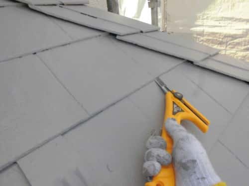 屋根上塗り2回目と縁切りで断熱と遮熱性能アップ