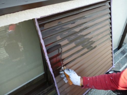 東京都大田区での塗装工事、雨戸と屋根鉄部塗装で美観向上