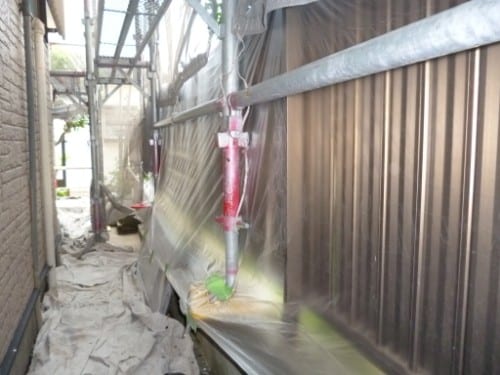 横浜市保土ヶ谷区での塗装工事、養生と鉄部・木部塗装