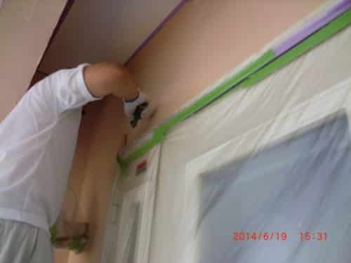 横浜市旭区での塗装工事、ジョリパット外壁下塗りと中塗り