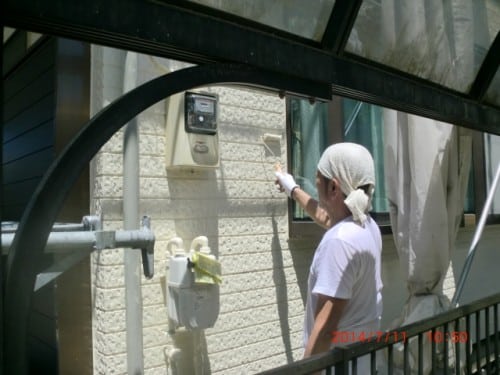 横浜市戸塚区での塗装工事、外壁、屋根と樋上塗り。断熱塗装で省エネ