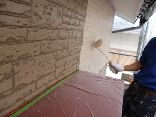 横浜市保土ヶ谷区での外壁中塗り2回と屋根中塗り2回目