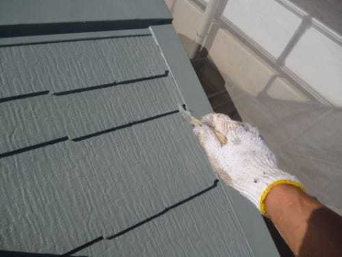 横浜市保土ヶ谷区での施工事例、下屋根下・中塗りと屋根上塗り2回目