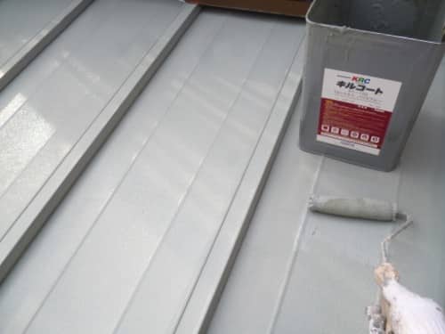 横浜市保土ヶ谷区での屋根塗装、コロニアル・トタン屋根上塗りと縁切り
