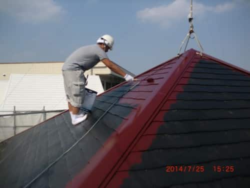 川崎市多摩区での屋根塗装、コロニアル屋根中塗り