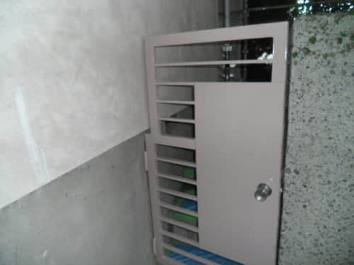 横浜市磯子区での塗装施工事例、雨戸と鉄部、付帯塗装