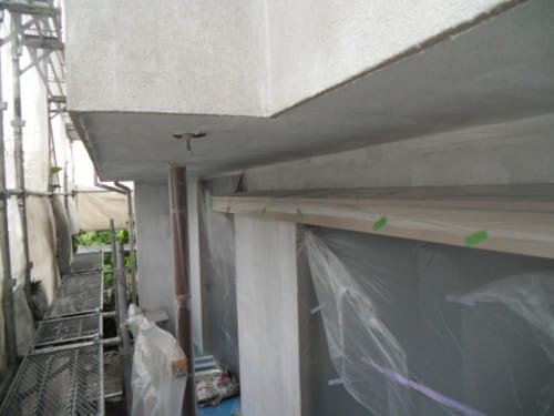 横浜市磯子区での外壁塗装、モルタル外壁下塗り