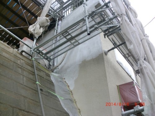 川崎市麻生区での外壁塗装外壁下塗りと中塗りで耐久性アップ