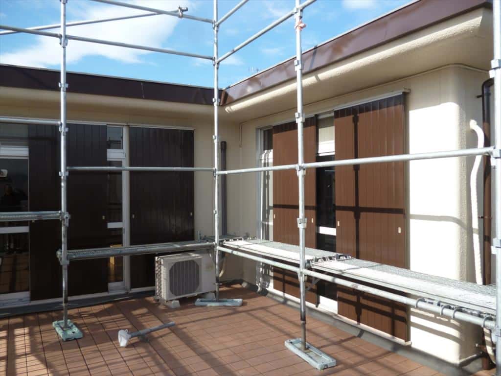 株式会社塗装職人 2階と足場