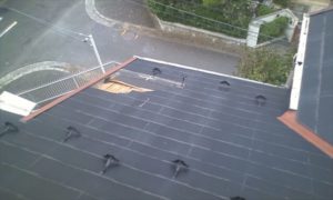 台風でお客様宅の屋根が剥がれて