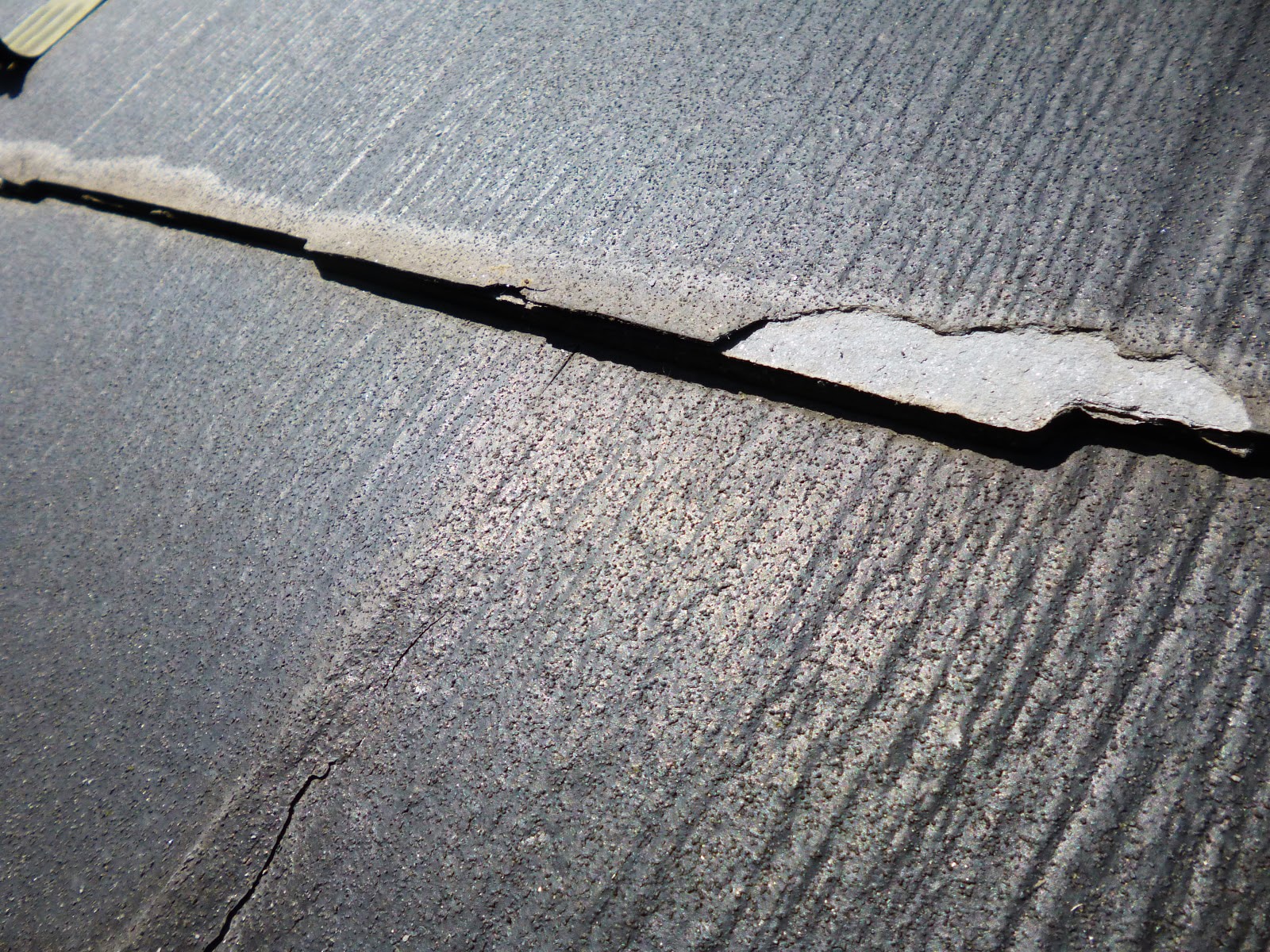 ノンアスベスト屋根の表面剥離