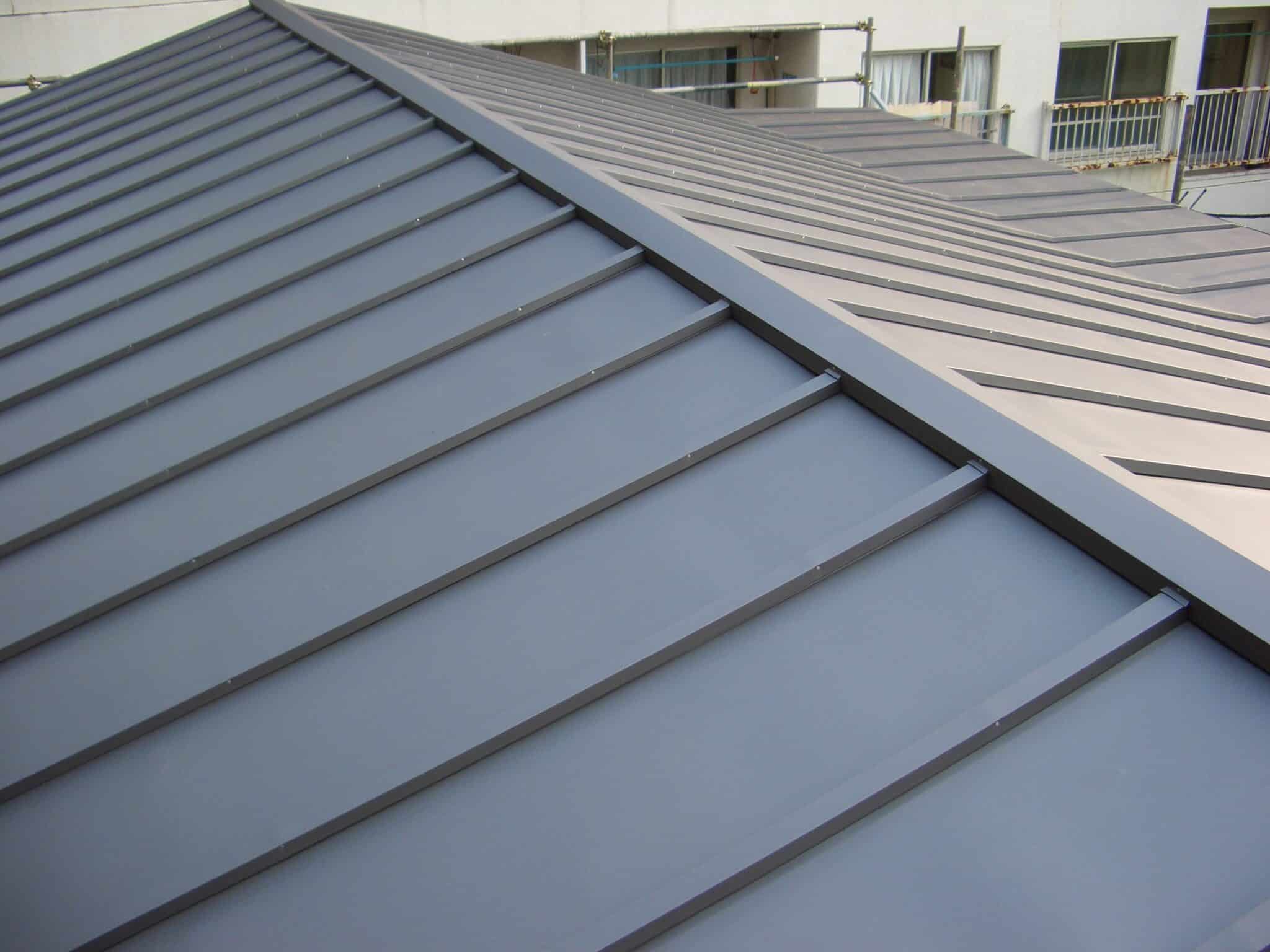 ガルバリウム鋼鈑屋根の葺き替え完了