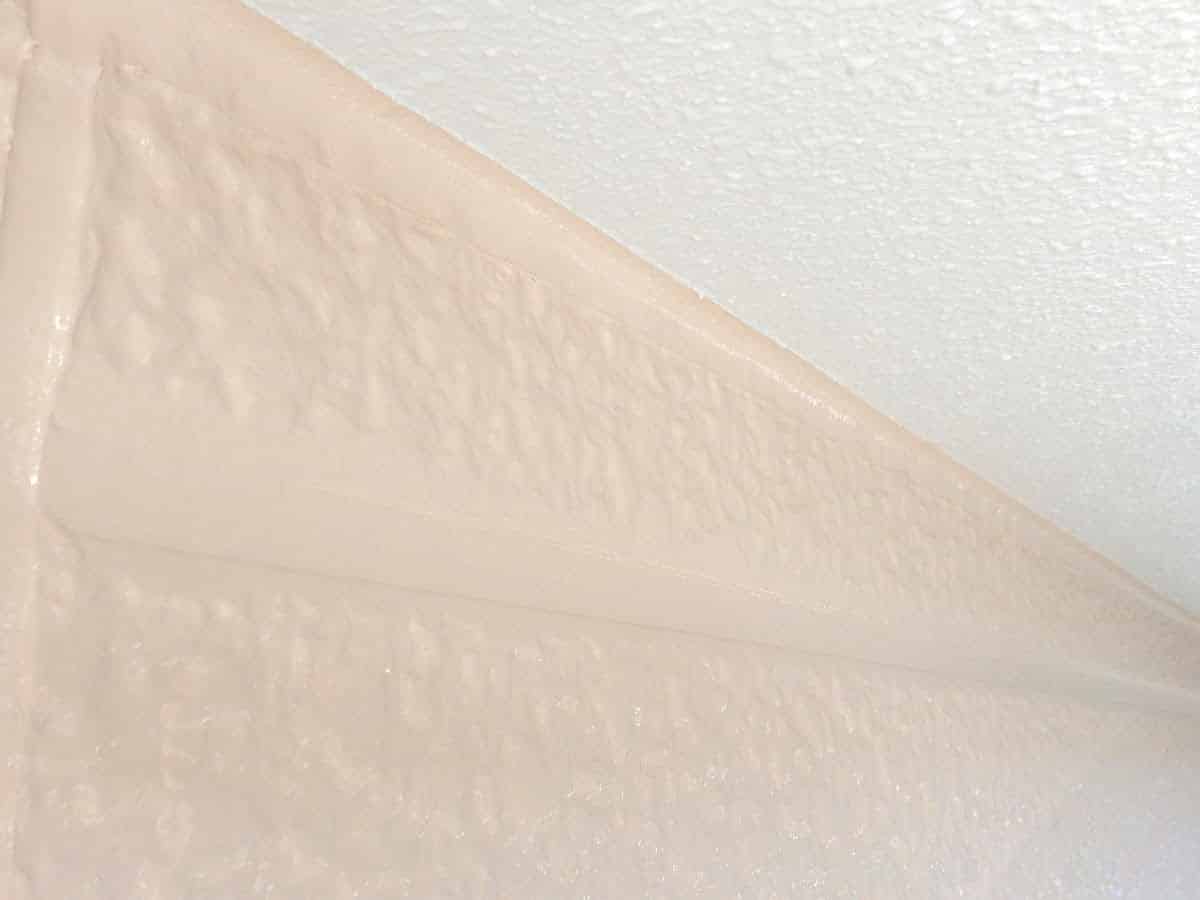 壁と天井の塗装ライン出し