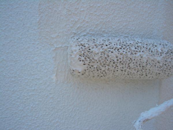 外壁のひび割れ防止に強い味方の砂骨ローラー