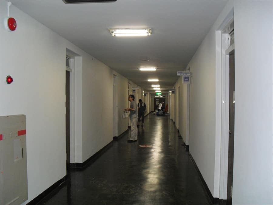塗装後の市庁舎内の廊下
