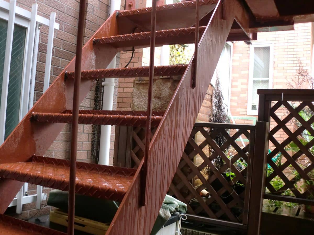 塗装前の鉄階段
