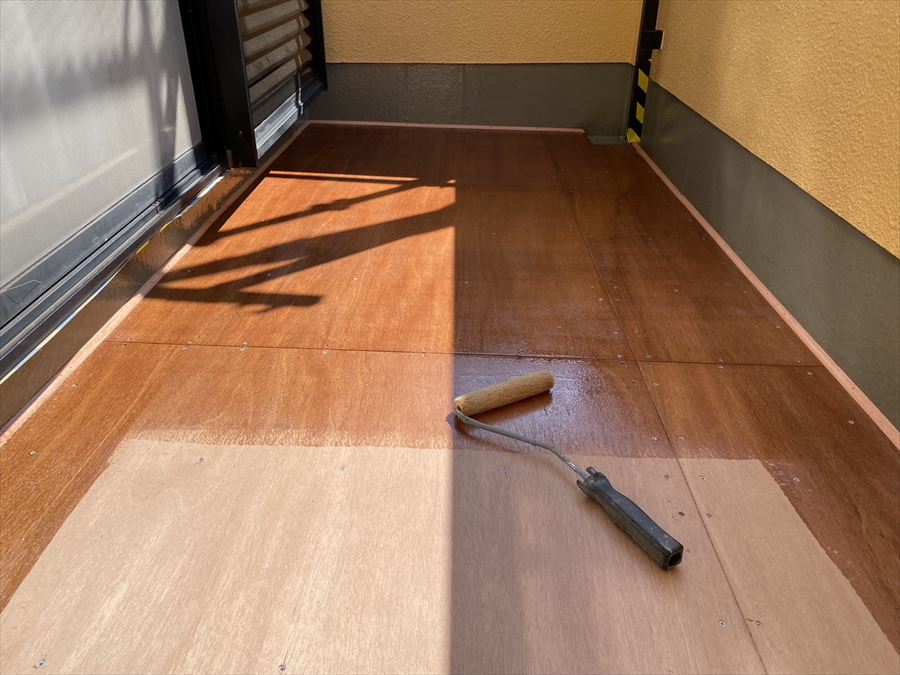 株式会社塗装職人 ベランダ床 FRP防水 プライマー